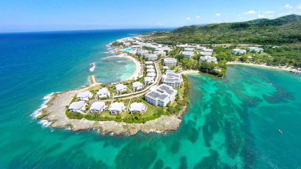 aerial view of the Grand Palladium....look at that water!